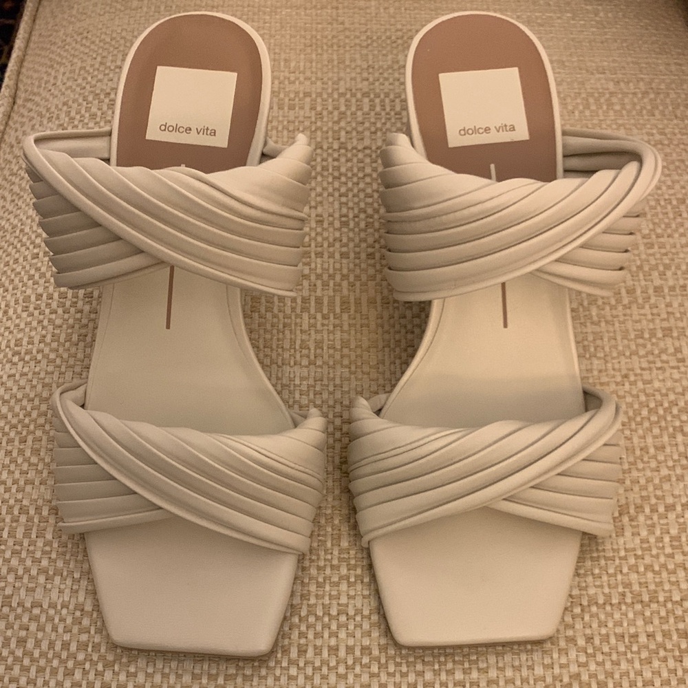 Dolce Vita Women's Ivory/Cream Sandals